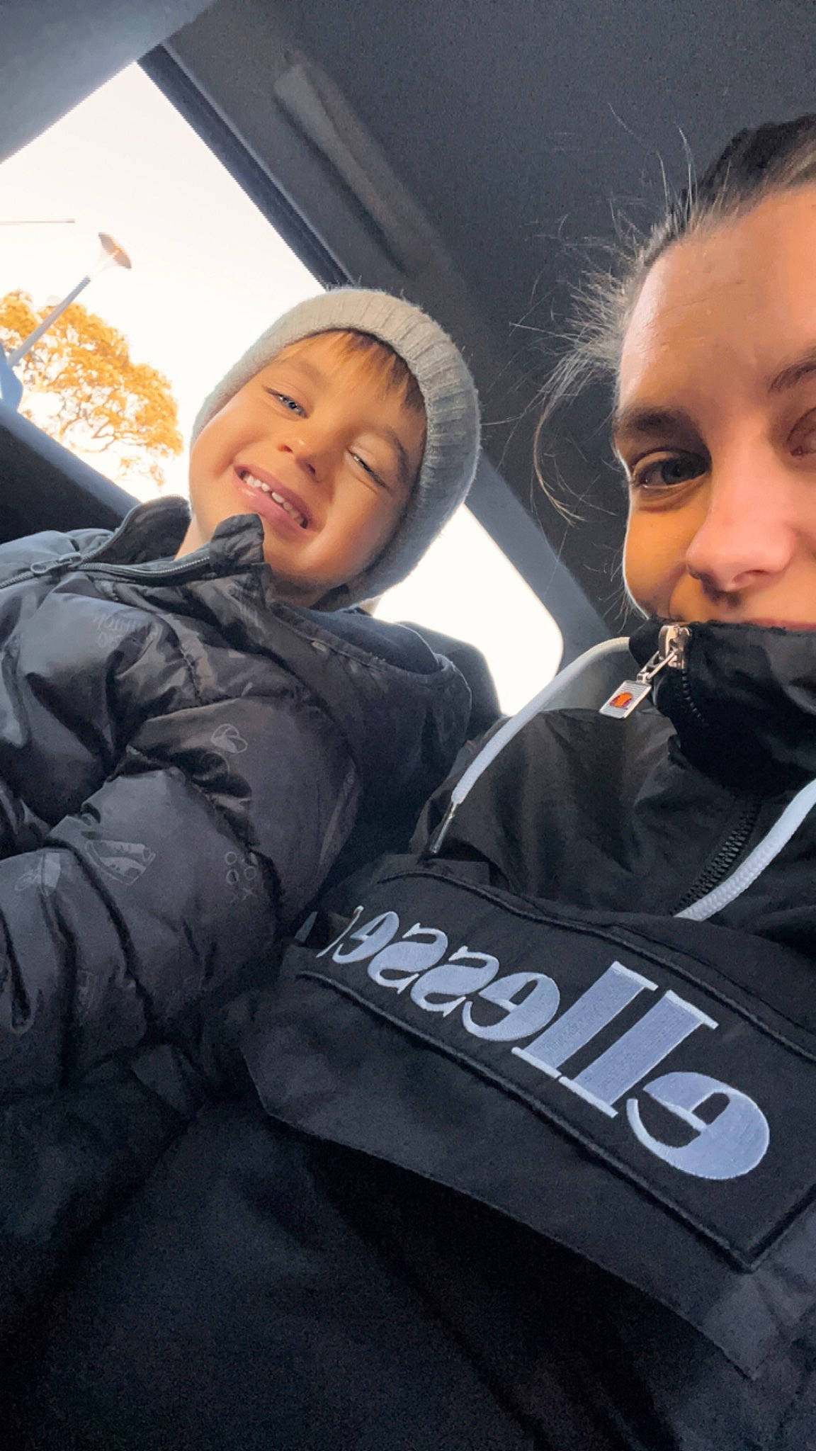 Nohlan a rejoint le concours — aidez-le/la à gagner de superbes lots ! automotive_design, car_seat, child, comfort, eyewear, fun, gesture, happy, headwear, hoodie, jacket, joy, leisure, luxury_vehicle, motor_vehicle, outerwear, person, personal_protective_equipment, recreation, sleeve