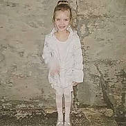 Isabella is registered to the contest to win money with this photo: