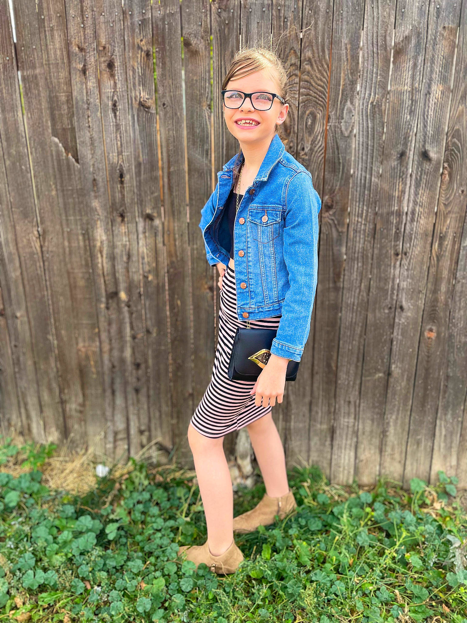 Bella N Abby joined the competition — help win amazing prizes! cool, footwear, glasses, grass, hair, happy, joy, knee, leg, neck, people_in_nature, person, plant, shoulder, sleeve, smile, street_fashion, sunglasses, t_shirt, thigh