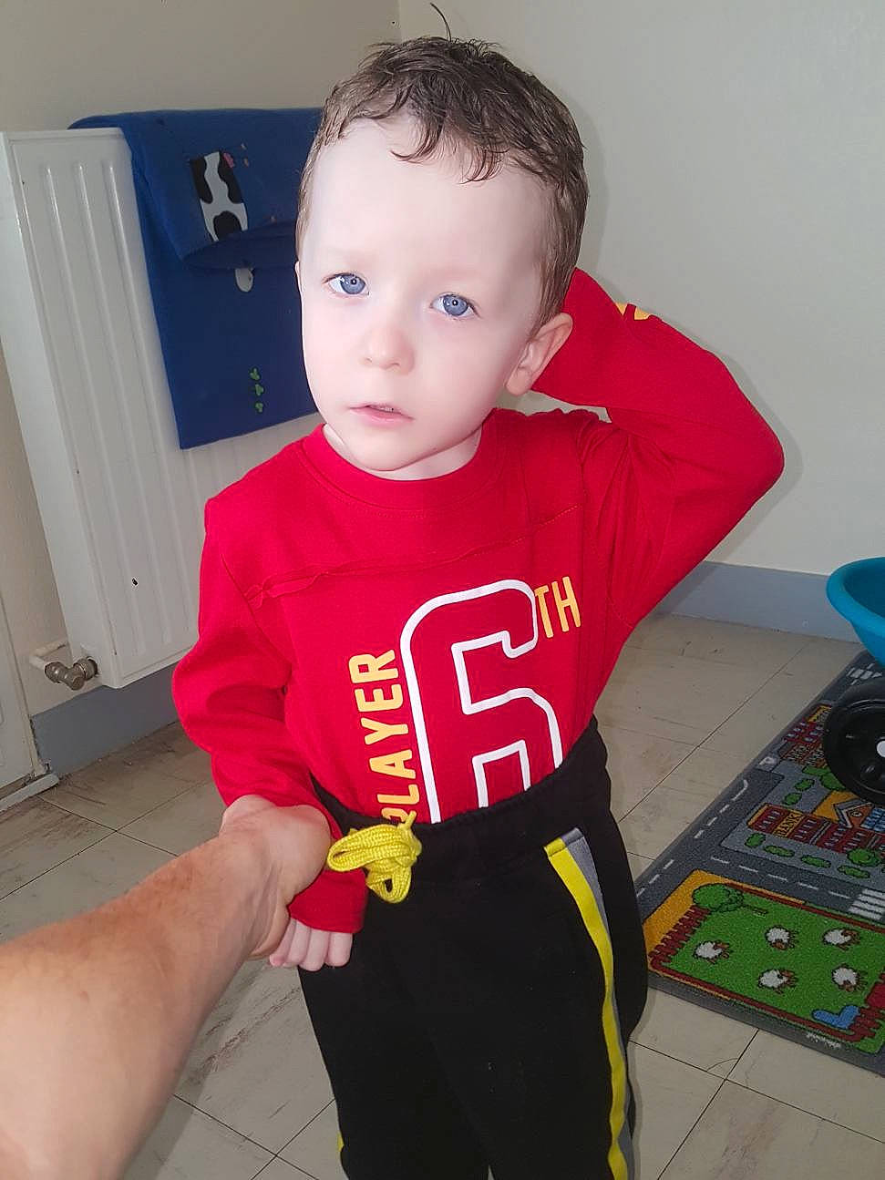 Steeven a rejoint le concours — aidez-le/la à gagner de superbes lots ! arm, child, neck, person, sleeve, standing, t_shirt, toddler