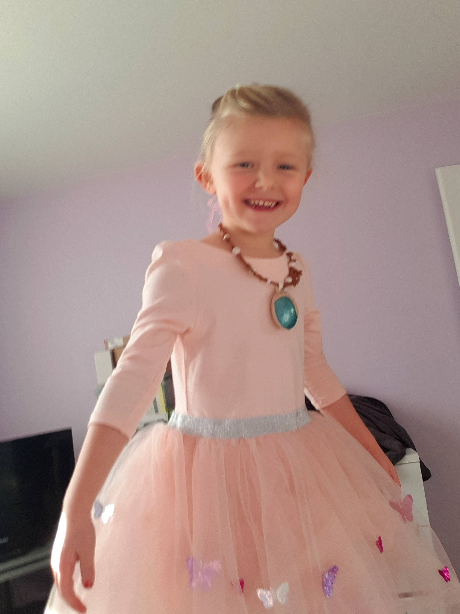 Zoé a rejoint le concours — aidez-le/la à gagner de superbes lots ! abdomen, ballet_tutu, child, child_model, costume, dance_dress, dress, girl, joint, joy, neck, outerwear, peach, person, pink, shoulder, sleeve, textile, toddler, trunk