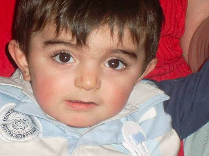 Kylian participe au concours pour gagner de l'argent avec cette photo : brown_hair, cheek, child, chin, close_up, eye, eyebrow, face, facial_expression, forehead, hair, head, iris, jaw, lip, mouth, nose, organ, person, skin