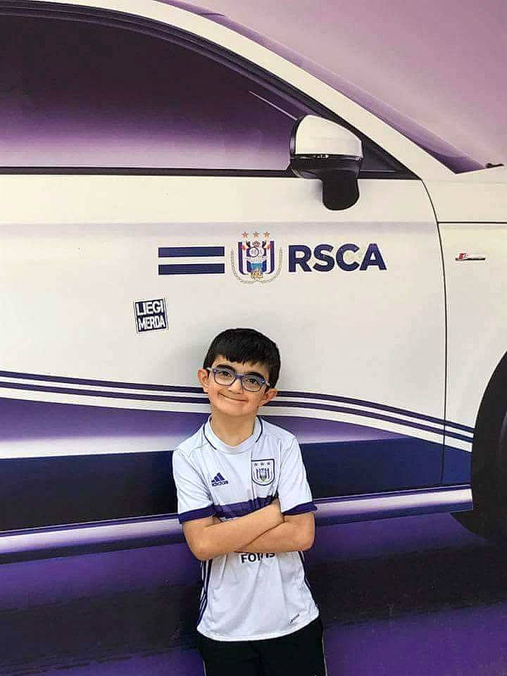 Kylian a rejoint le concours — aidez-le/la à gagner de superbes lots ! automotive_design, automotive_exterior, car, hybrid_vehicle, joy, mid_size_car, person, product, sport_utility_vehicle, transport, vehicle, vehicle_door