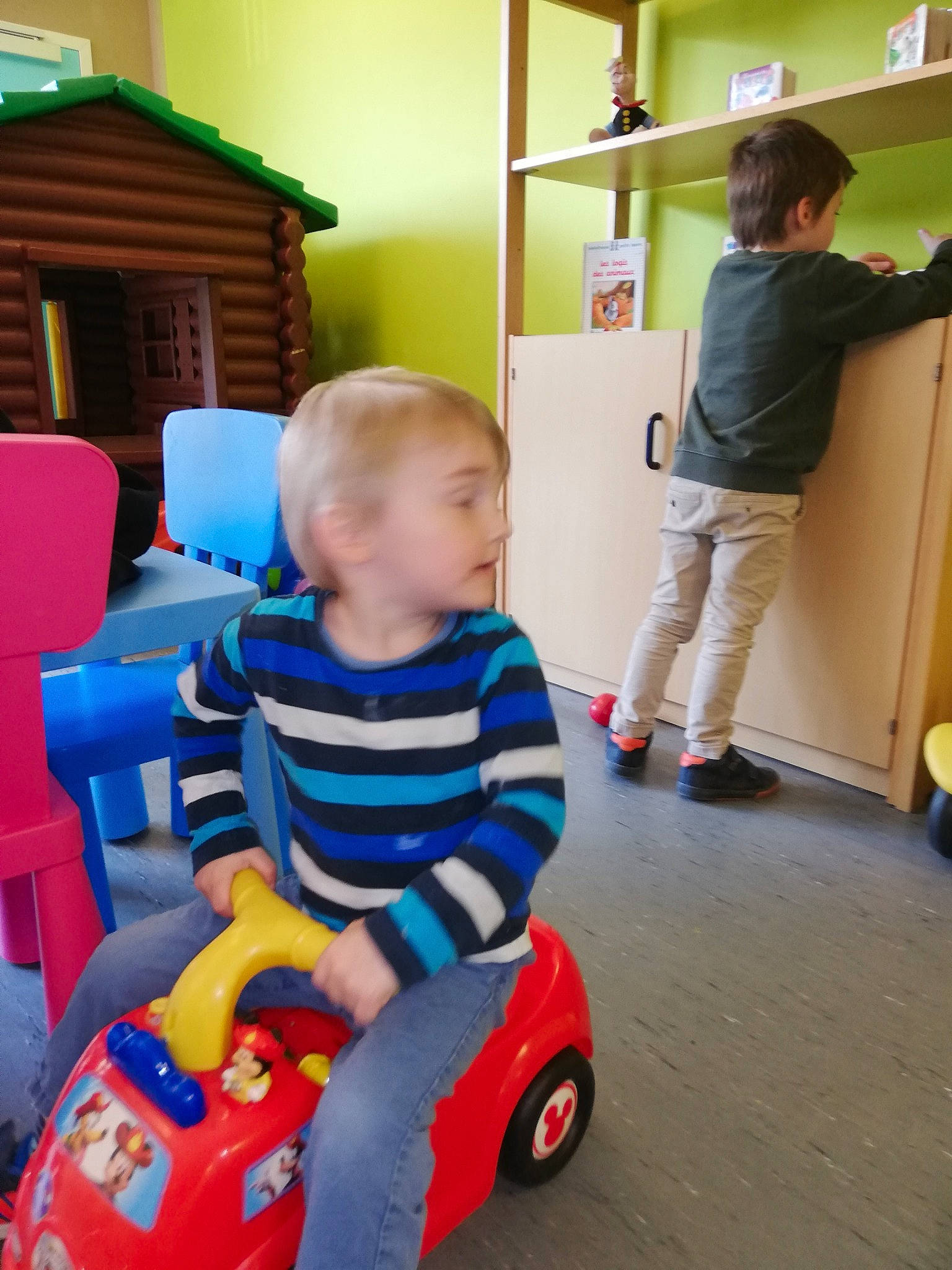 Mathys participe au concours pour gagner de l'argent avec cette photo : baby, baby_products, baby_toys, child, kindergarten, person, play, product, toddler, toy