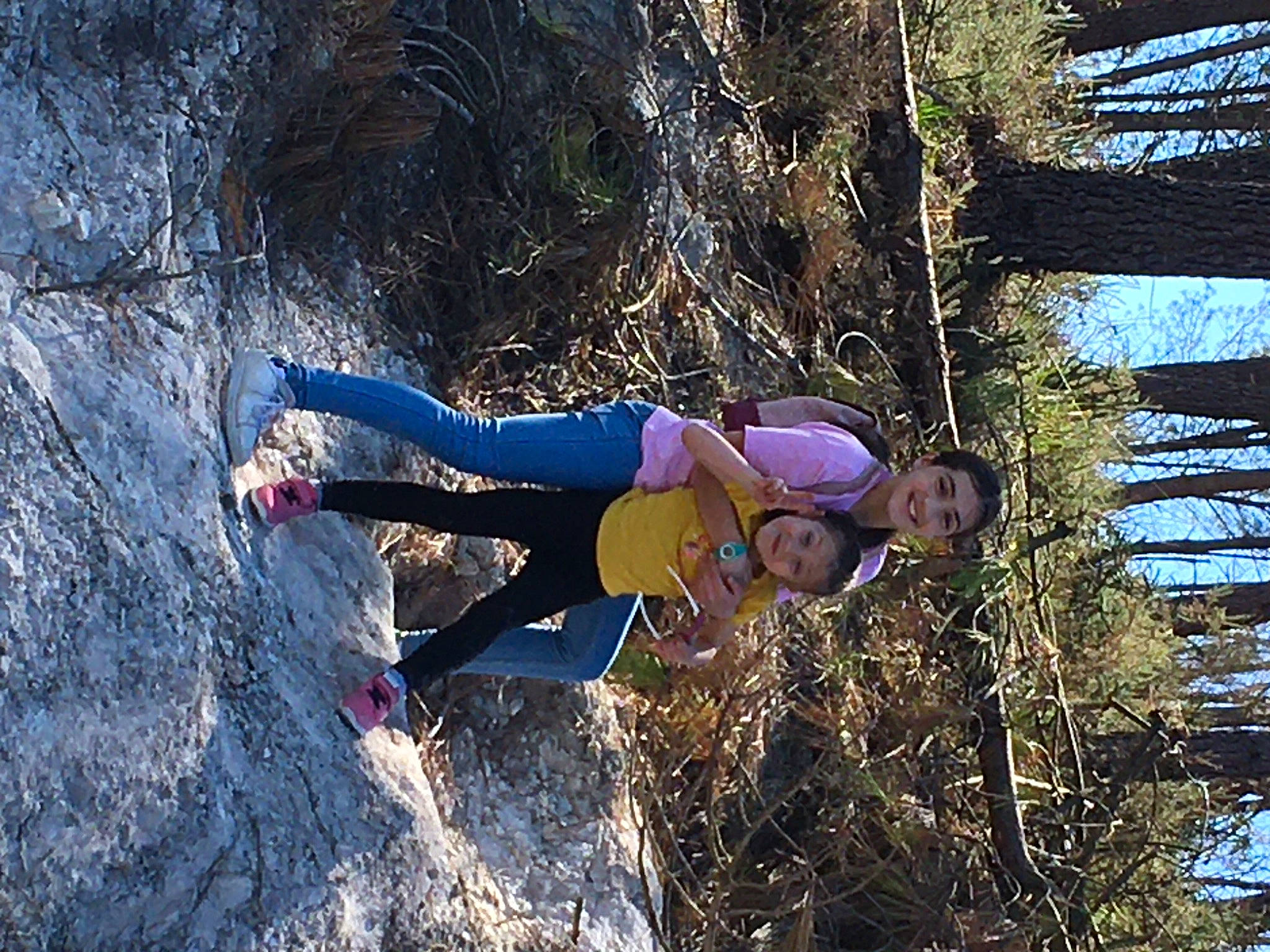 Armance a rejoint le concours — aidez-le/la à gagner de superbes lots ! active_pants, adventure, boot, electric_blue, freezing, helmet, joy, leisure, outdoor_shoe, people_in_nature, person, plant, recreation, rock_climbing_equipment, rope, slope, snow, sports_equipment, tree, trunk