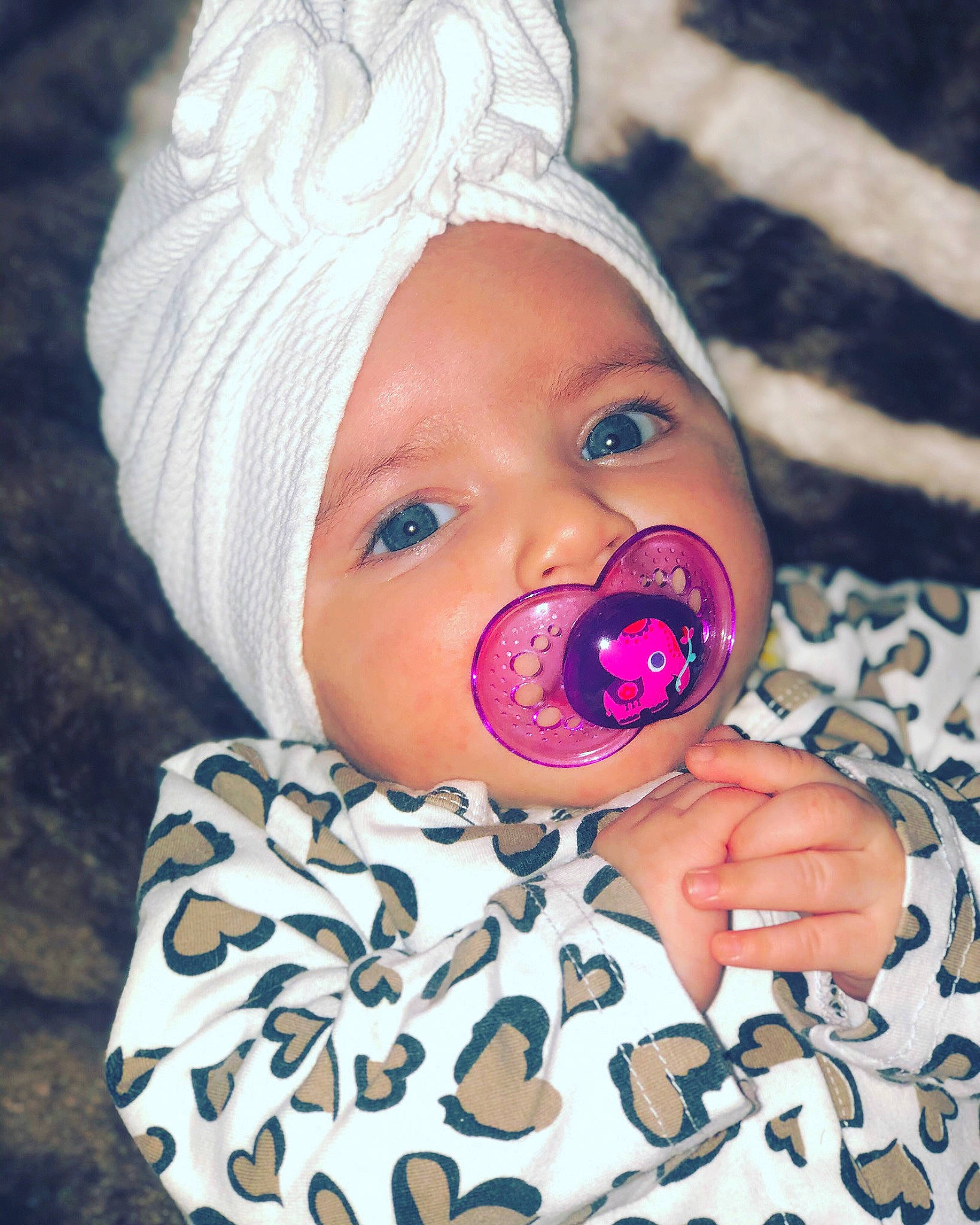 Dina participe au concours pour gagner de l'argent avec cette photo : baby, baby_toddler_clothing, beauty, cap, cheek, comfort, eye, eyelash, happy, head, headgear, headwear, human_body, iris, lip, mouth, nose, person, skin, textile