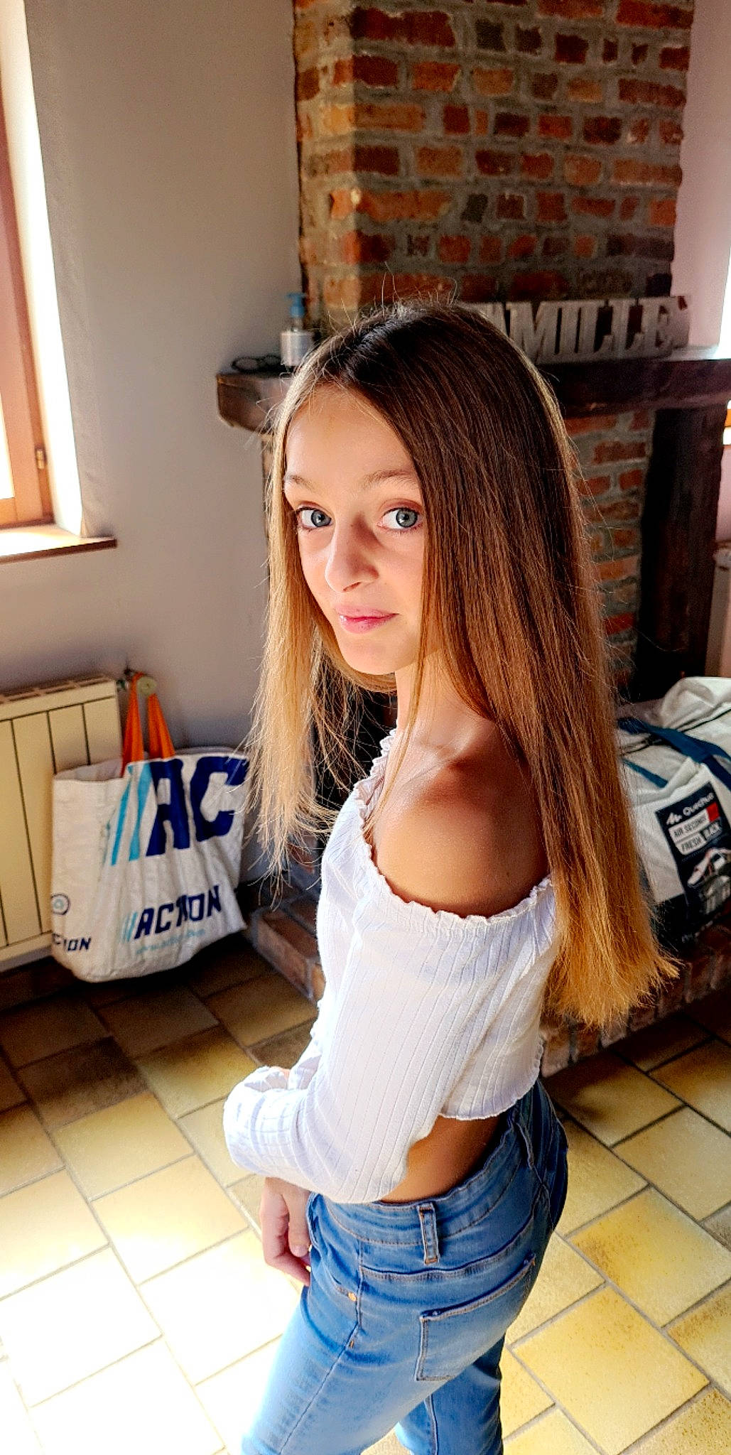 Elena participe au concours pour gagner de l'argent avec cette photo : beauty, chest, denim, electric_blue, fashion, floor, flooring, hairstyle, human_leg, jean_short, joint, layered_hair, long_hair, person, sleeve, sleeveless_shirt, t_shirt, thigh, trunk, waist