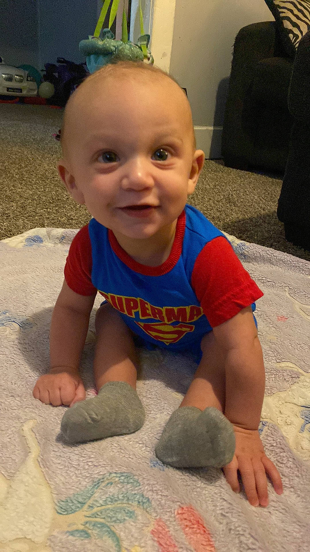 Kaison is registered to the contest to win money with this photo: baby, baby_toddler_clothing, cheek, eye, face, finger, floor, flooring, green, happy, head, human_body, iris, joy, mouth, nose, person, plant, skin, sleeve