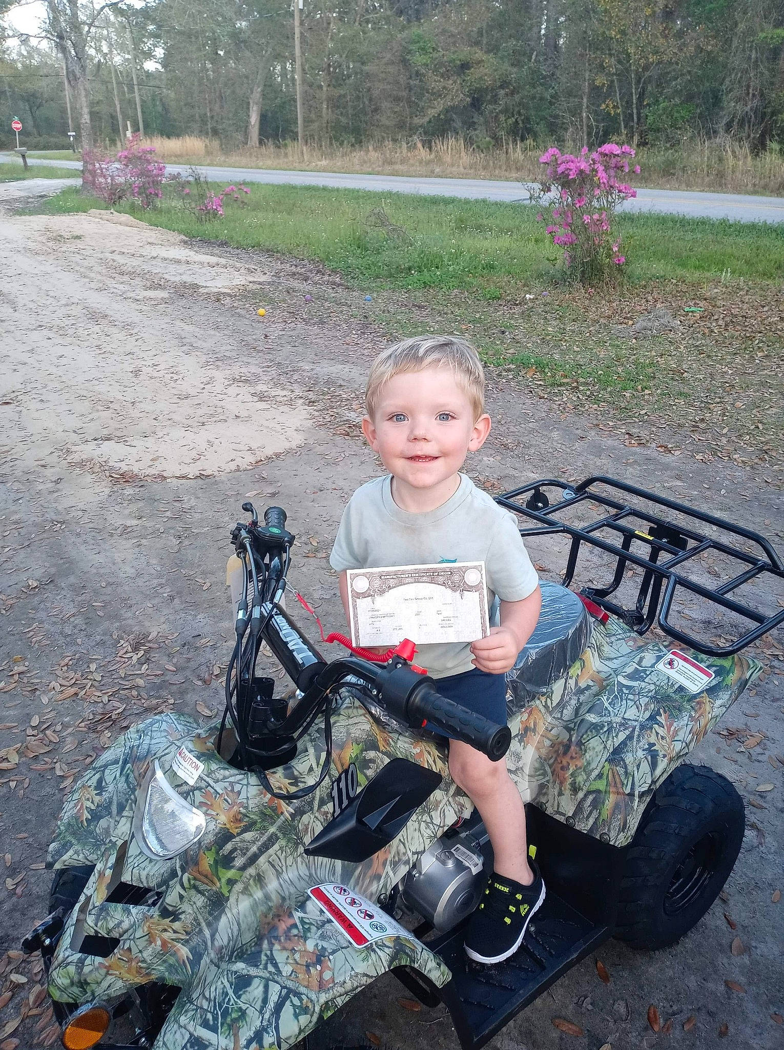 Trayse is registered to the contest to win money with this photo: asphalt, automotive_design, automotive_exterior, automotive_lighting, automotive_tire, automotive_wheel_system, grass, head, joy, leg, motor_vehicle, person, plant, rim, rolling, sneakers, t_shirt, tire, toddler, tree