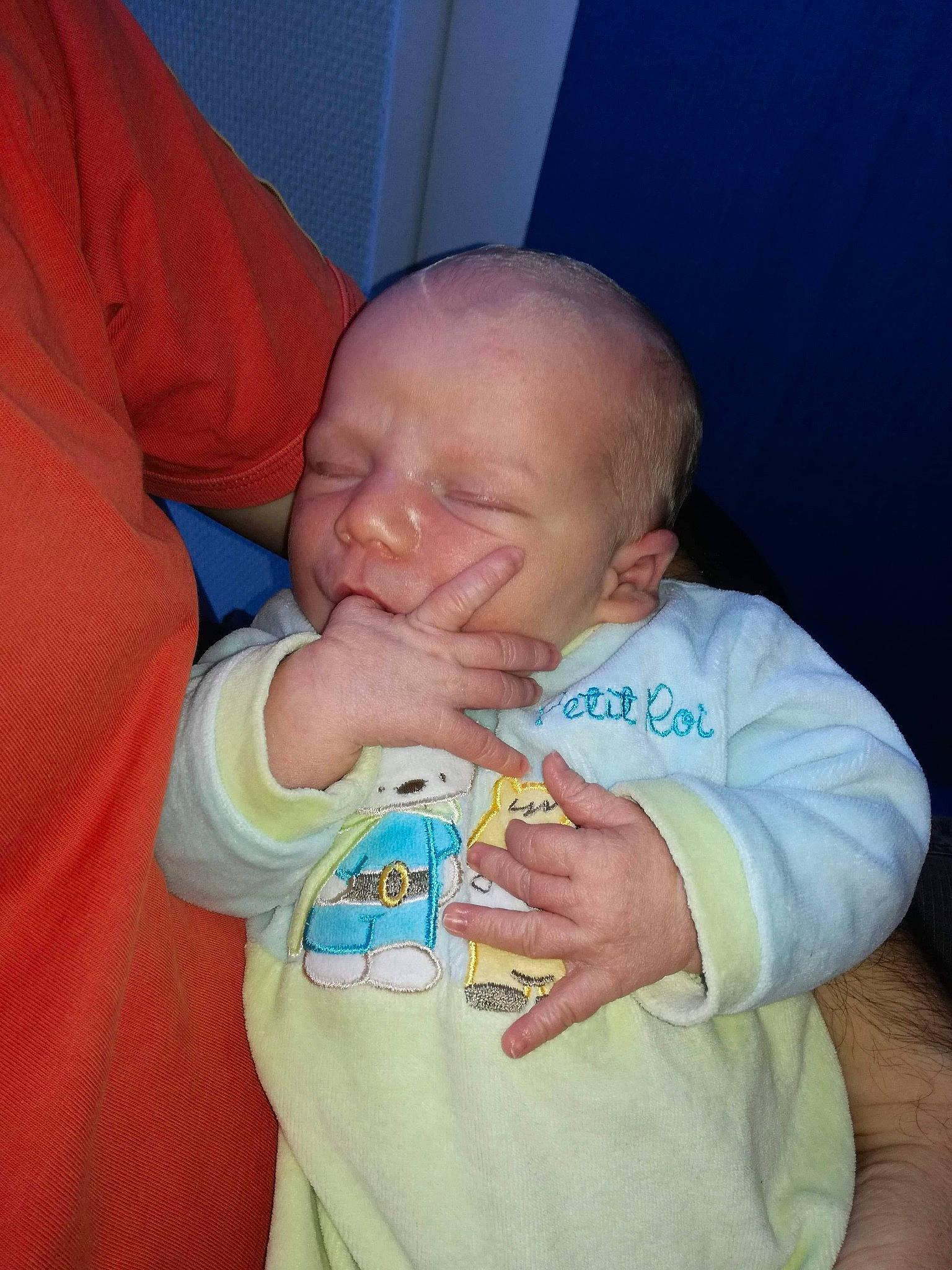 Ethan a rejoint le concours — aidez-le/la à gagner de superbes lots ! baby, baby_products, child, finger, person, toddler