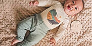 Taïan participe au concours pour gagner de l'argent avec cette photo : baby, blanket, child, clothing, comfortable, cute, happy, indoors, infant, long_sleeve, lying_down, milestone, pants, playful, portrait, smiling, soft, texture, tongue_out, wooden_marker
