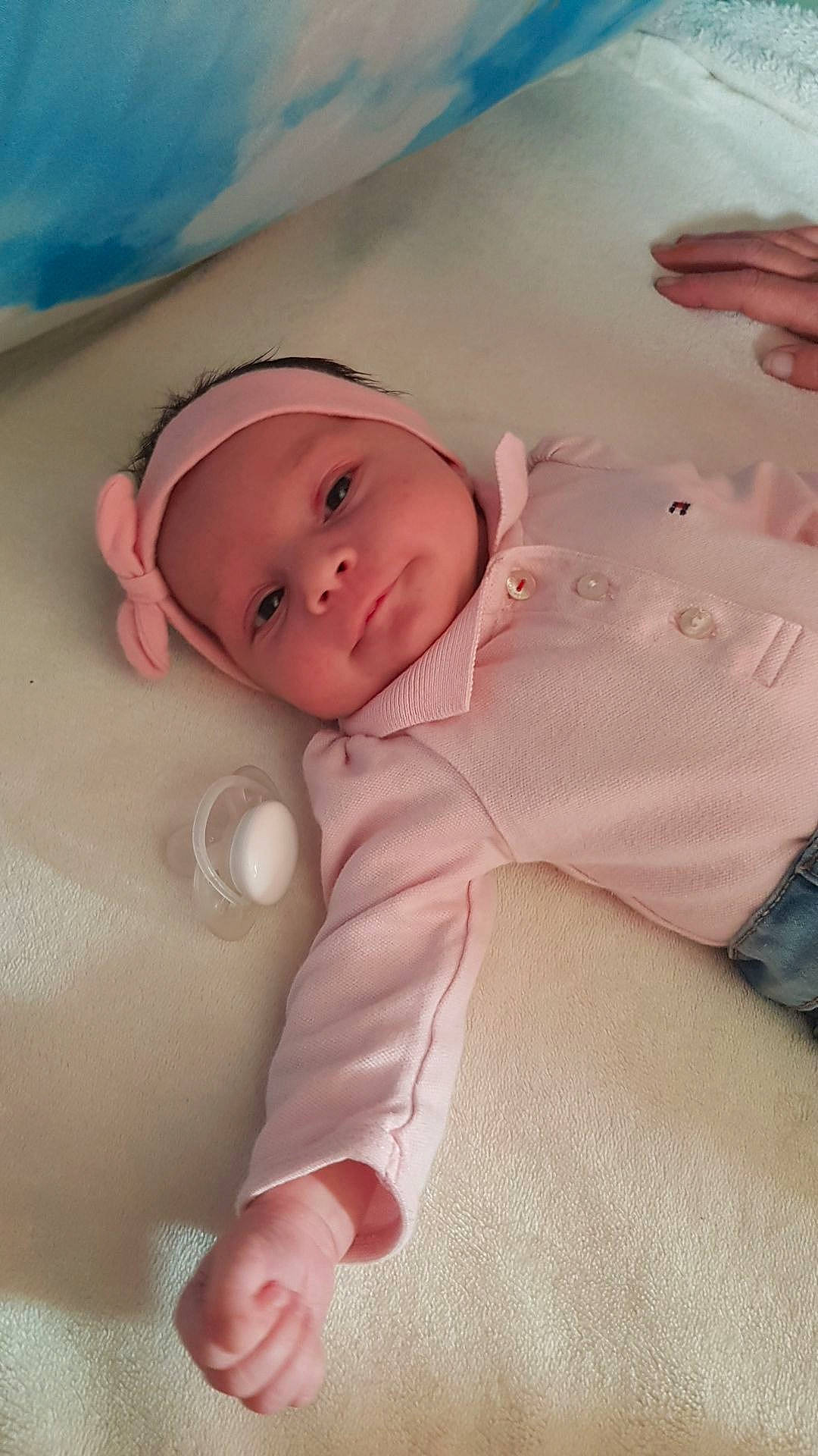 Nellya a rejoint le concours — aidez-le/la à gagner de superbes lots ! baby, baby_products, baby_safety, baby_sleeping, baby_toddler_clothing, bedding, bedtime, cheek, child, comfort, headwear, infant_bed, linens, pattern, person, pink, skin, sleep, sleeve, textile