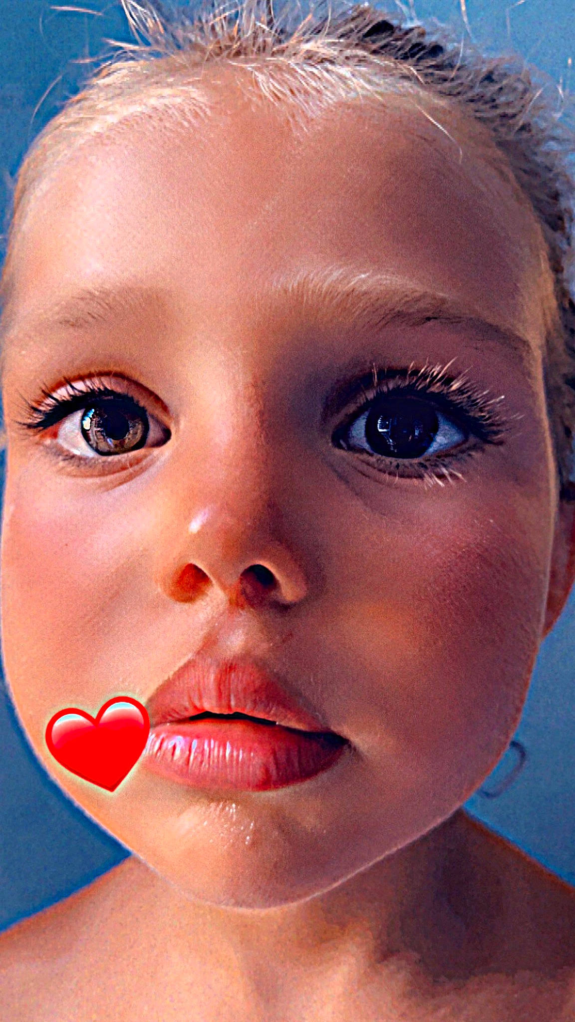 Matilda a rejoint le concours — aidez-le/la à gagner de superbes lots ! black_hair, cheek, chin, dress, ear, eyebrow, eyelash, forehead, happy, human_body, iris, jaw, lip, mouth, neck, no_expression, nose, organ, person, skin