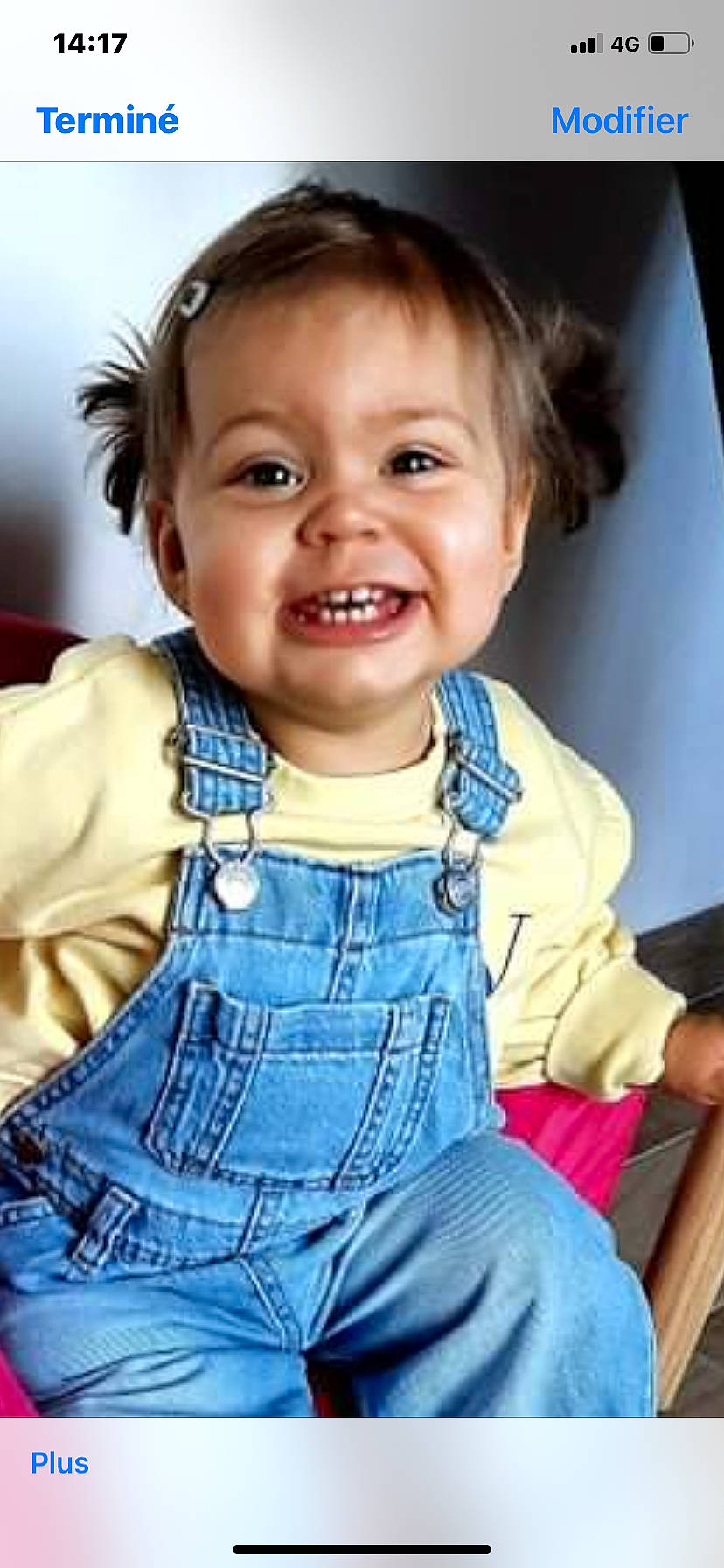 Romy participe au concours pour gagner de l'argent avec cette photo : baby_toddler_clothing, cheek, child, chin, eye, eyelash, face, facial_expression, gesture, hair, hairstyle, happy, head, human_body, iris, joy, nose, person, skin, sleeve