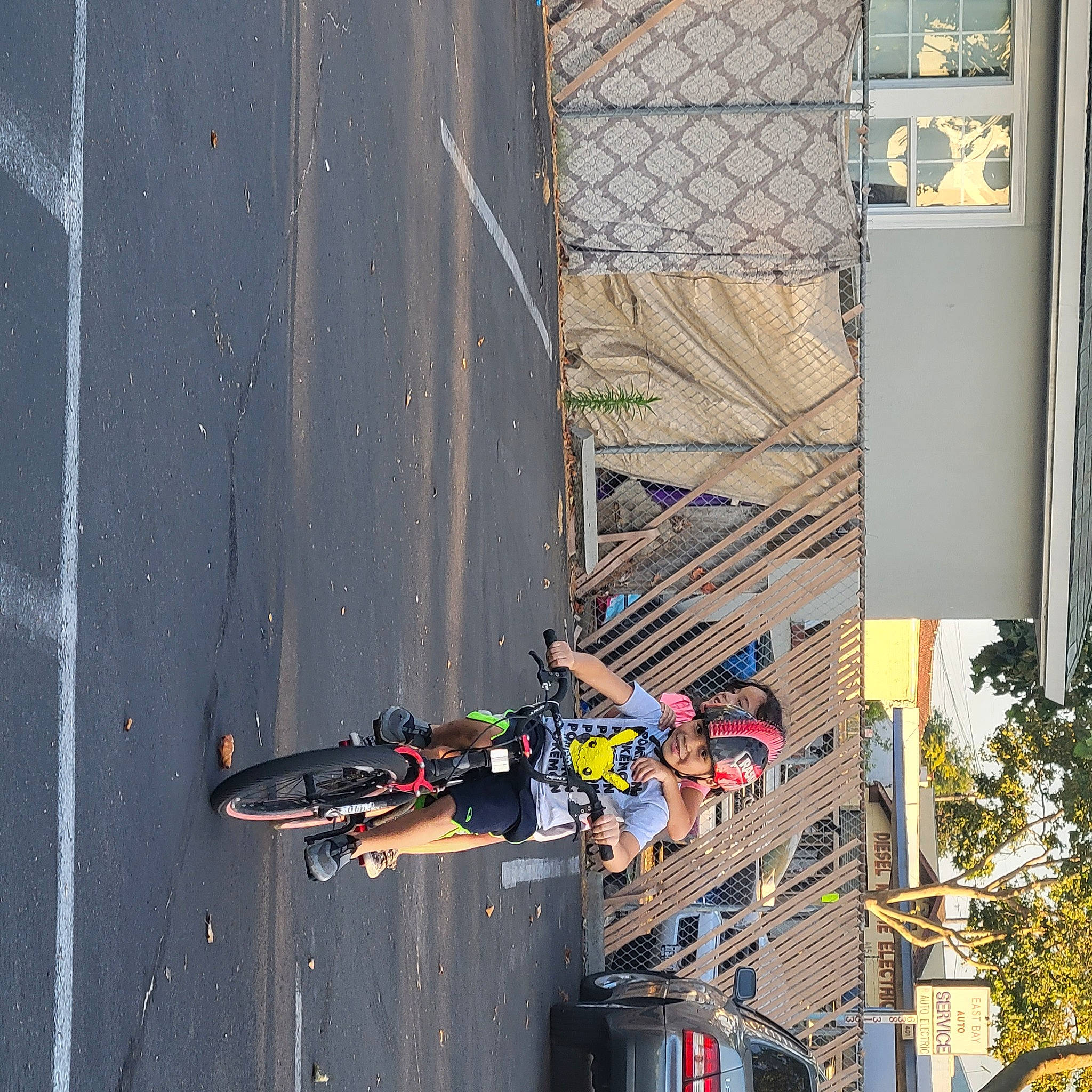 Julian is registered to the contest to win money with this photo: asphalt, bicycle, bicycle_fork, bicycle_frame, bicycle_handlebar, bicycle_tire, bicycle_wheel, bicycles_equipment_and_supplies, building, facade, headwear, joy, line, person, road, sidewalk, sports_equipment, tire, urban_design, vehicle