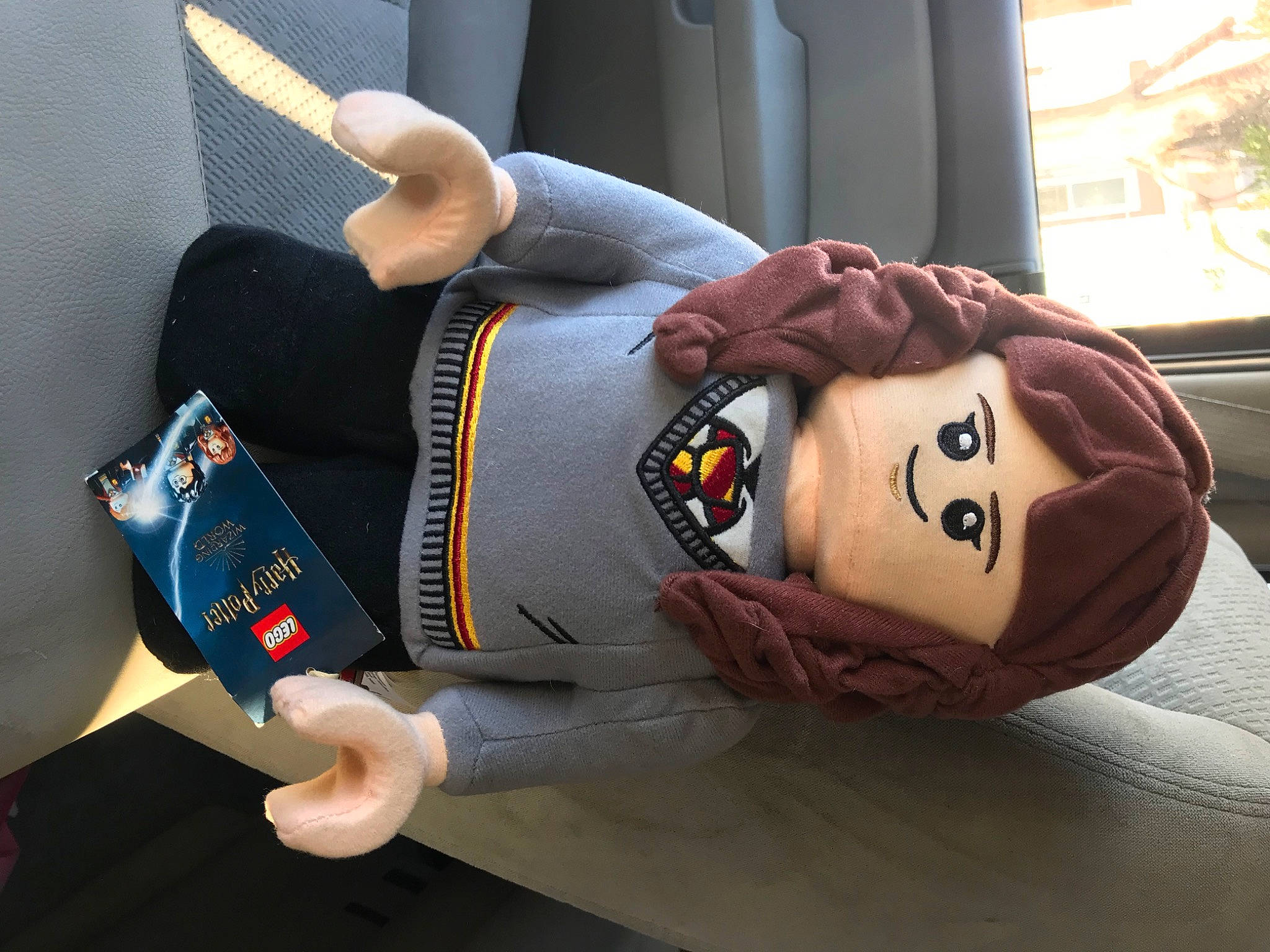 Michaela is registered to the contest to win money with this photo: automotive_design, bag, car_seat, carmine, comfort, elbow, gesture, human_leg, knee, personal_protective_equipment, sitting, sleeve, sports_gear, sportswear, steering_wheel, thigh, thumb, toy, vehicle_door, wrist