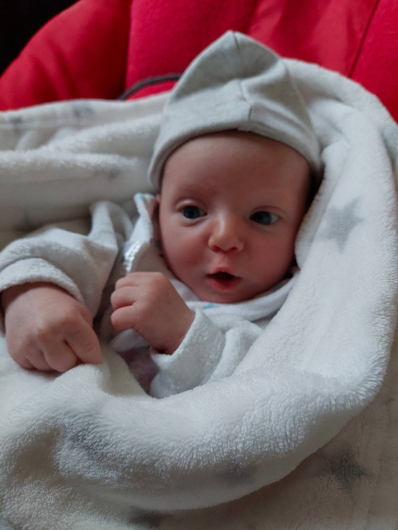 Amaya participe au concours pour gagner de l'argent avec cette photo : baby, baby_products, baby_sleeping, baby_toddler_clothing, carmine, cheek, child, chin, comfort, eye, face, fur, gesture, happy, linens, lip, person, portrait_photography, skin, sleep