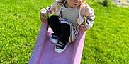 Chelsea a rejoint le concours — aidez-le/la à gagner de superbes lots ! activity, backyard, cautious, child, daylight, fun, girl, grass, jacket, leisure, outdoor, pigtails, pink, playground, recreation, shoes, slide, sunny, toy, young