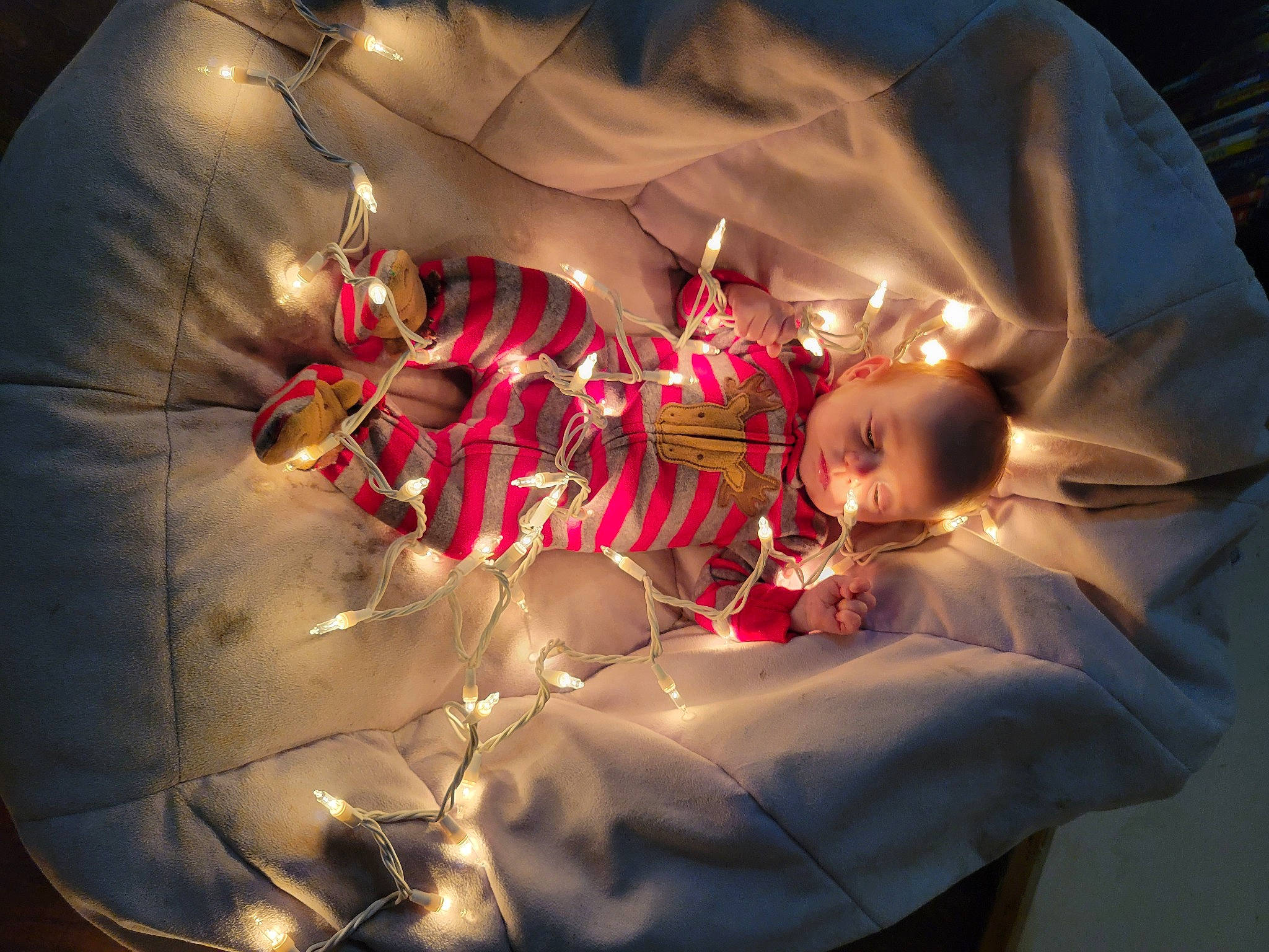 Izaak is registered to the contest to win money with this photo: baby, child, christmas, christmas_decoration, christmas_eve, christmas_lights, christmas_ornament, circle, darkness, event, fashion_accessory, fun, holiday, holiday_ornament, interior_design, ornament, person, sleeve, toddler, tradition
