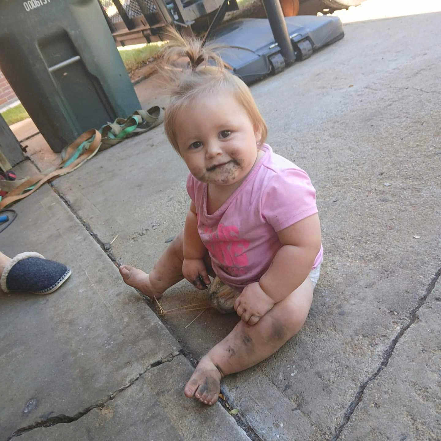 Koraline is registered to the contest to win money with this photo: barefoot, child, city, clothing, face, female, girl, head, machine, outdoors, person, photography, portrait, road, shorts, street, summer, tire, urban, wheel