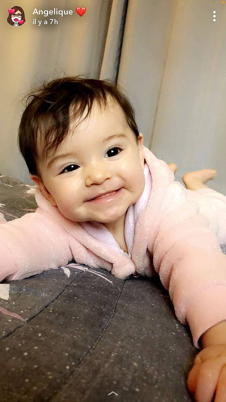 Elsa participe au concours pour gagner de l'argent avec cette photo : baby, baby_bathing, baby_laughing, baby_toddler_clothing, bathing, cheek, child, child_model, eye, eyebrow, facial_expression, finger, foam, iris, joy, mouth, organ, person, portrait_photography, skin