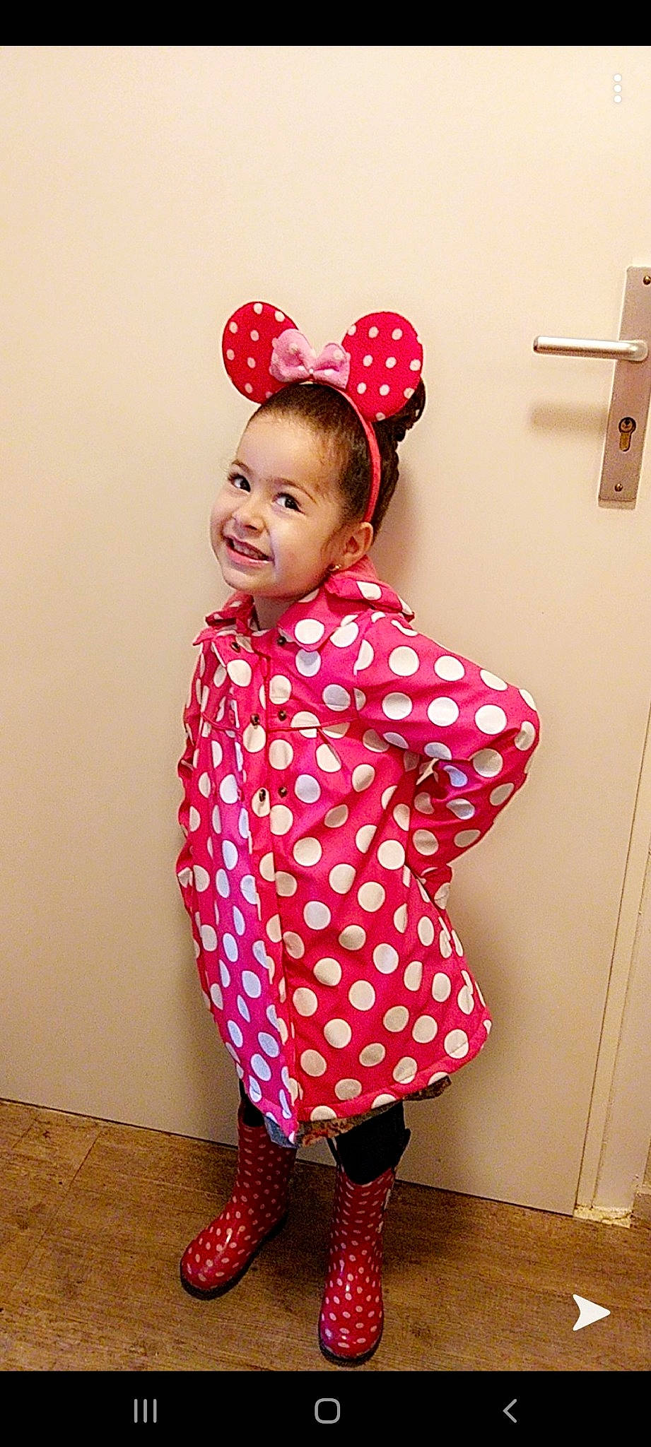 Meryam participe au concours pour gagner de l'argent avec cette photo : baby_toddler_clothing, child, clothing, costume, design, joy, outerwear, pattern, person, pink, polka_dot, red, sleeve, toddler