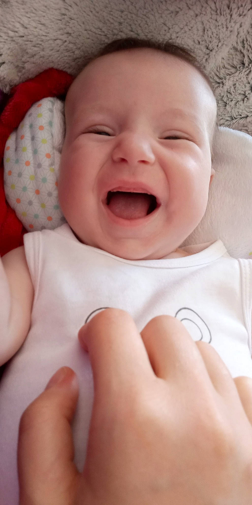 Thea a rejoint le concours — aidez-le/la à gagner de superbes lots ! baby, baby_laughing, baby_making_funny_faces, baby_sleeping, cheek, child, chin, face, facial_expression, gesture, happy, head, laugh, lip, mouth, nose, person, skin, smile, toddler