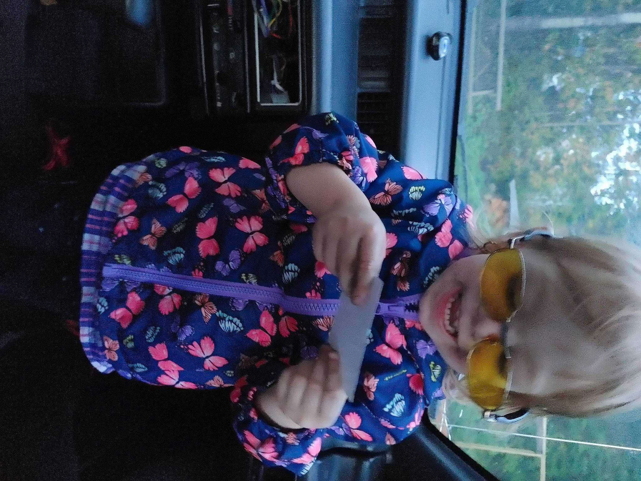 Jackie participe au concours pour gagner de l'argent avec cette photo : baby, child, electric_blue, eyewear, fashion_accessory, fun, happy, leisure, magenta, pattern, person, purple, sunglasses, toddler, tree, vacation