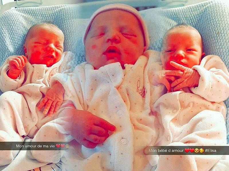 Elisa a rejoint le concours — aidez-le/la à gagner de superbes lots ! baby, baby_sleeping, baby_toddler_clothing, bedtime, cheek, child, comfort, event, finger, happy, linens, mouth, nail, nose, peach, person, pink, product, skin, thumb