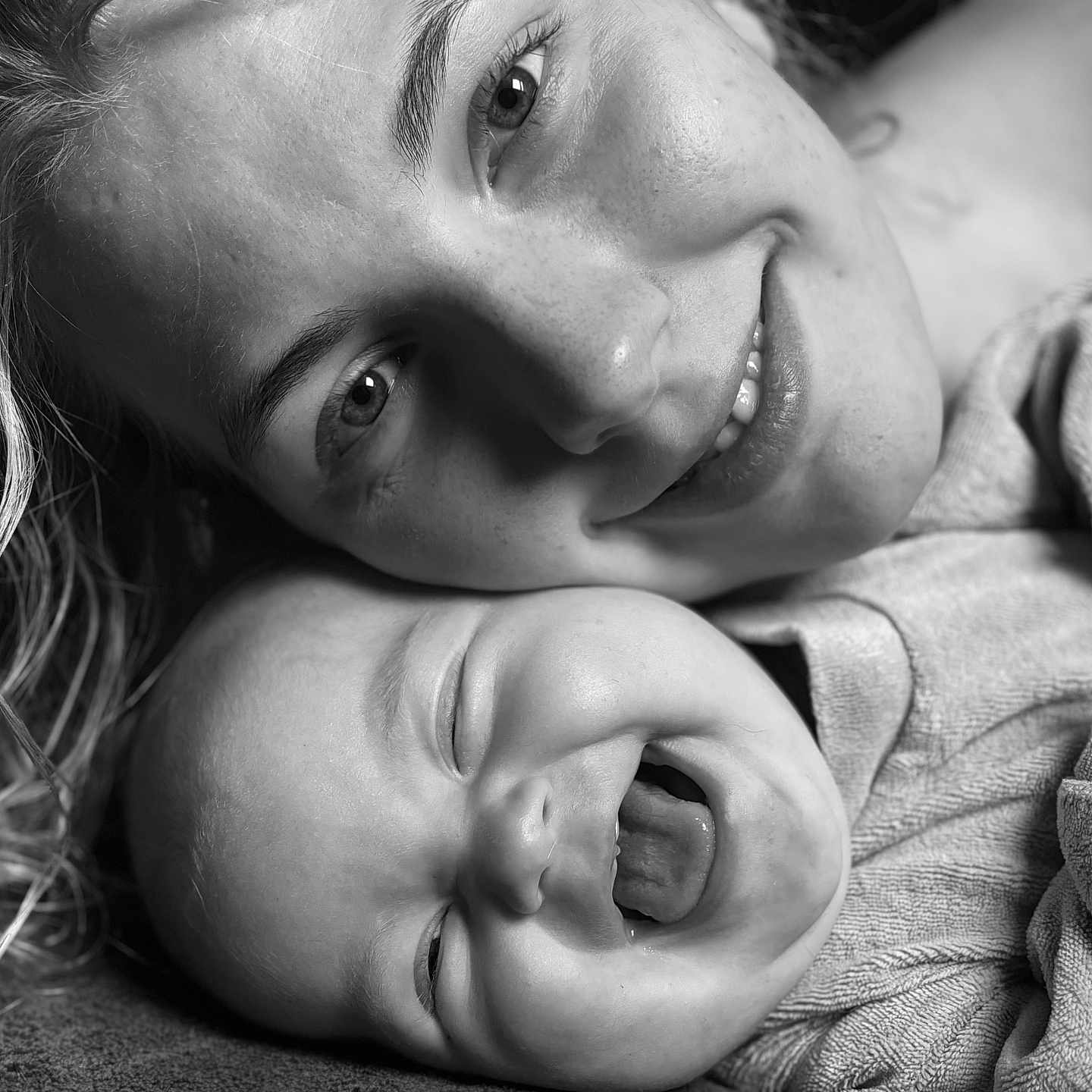 Rose participe au concours pour gagner de l'argent avec cette photo : baby, babylaughing, bodypart, face, finger, hand, happy, head, laughing, mouth, newborn, person, photography, portrait, smile