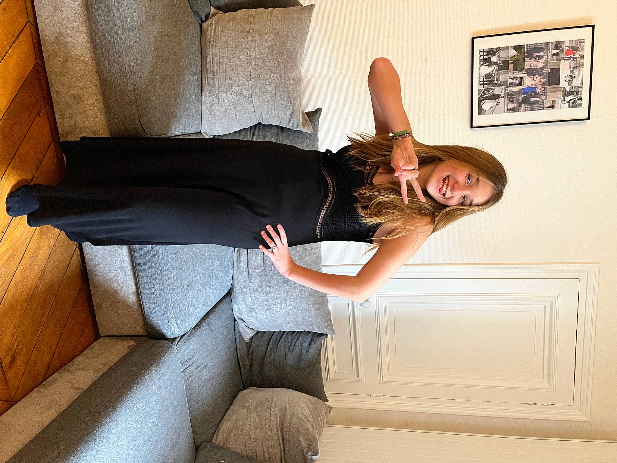 Louane participe au concours pour gagner de l'argent avec cette photo : black_hair, comfort, couch, dress, elbow, flash_photography, happy, human_leg, joint, joy, knee, leg, long_hair, person, picture_frame, shoulder, sleeve, smile, standing, thigh