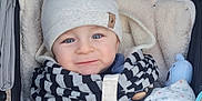 Isaac a rejoint le concours — aidez-le/la à gagner de superbes lots ! baby, child, hat, scarf, stroller, blanket, toy, pacifier, smile, face, clothing, blue_eyes, cute, warm, infant, bundle, cozy, portrait, happy, baby_accessory