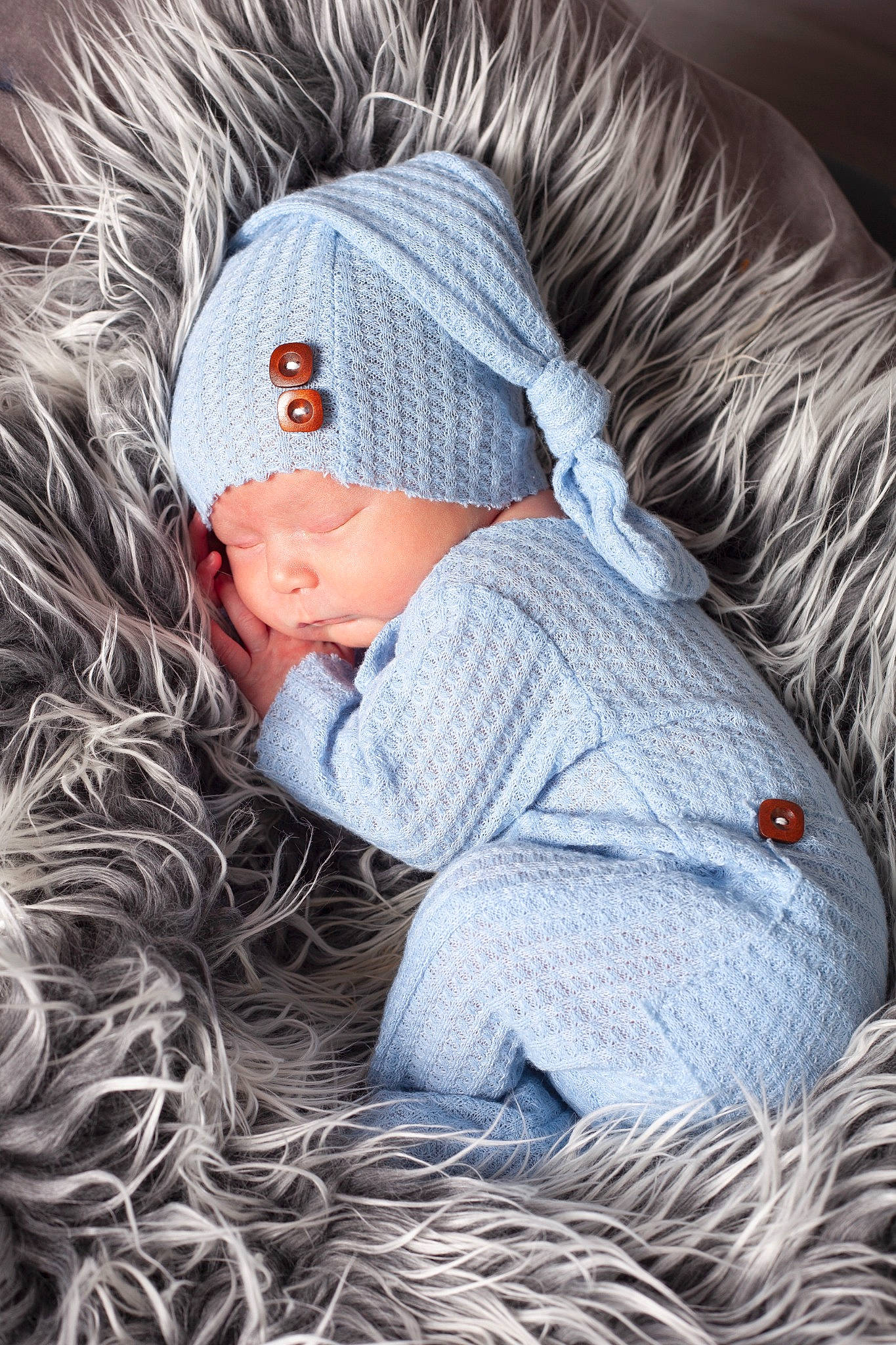 Sylas is registered to the contest to win money with this photo: baby, beanie, cap, child, comfort, denim, electric_blue, freezing, fur, grass, grey, hand, head, headwear, human_body, knit_cap, linens, outerwear, person, toddler