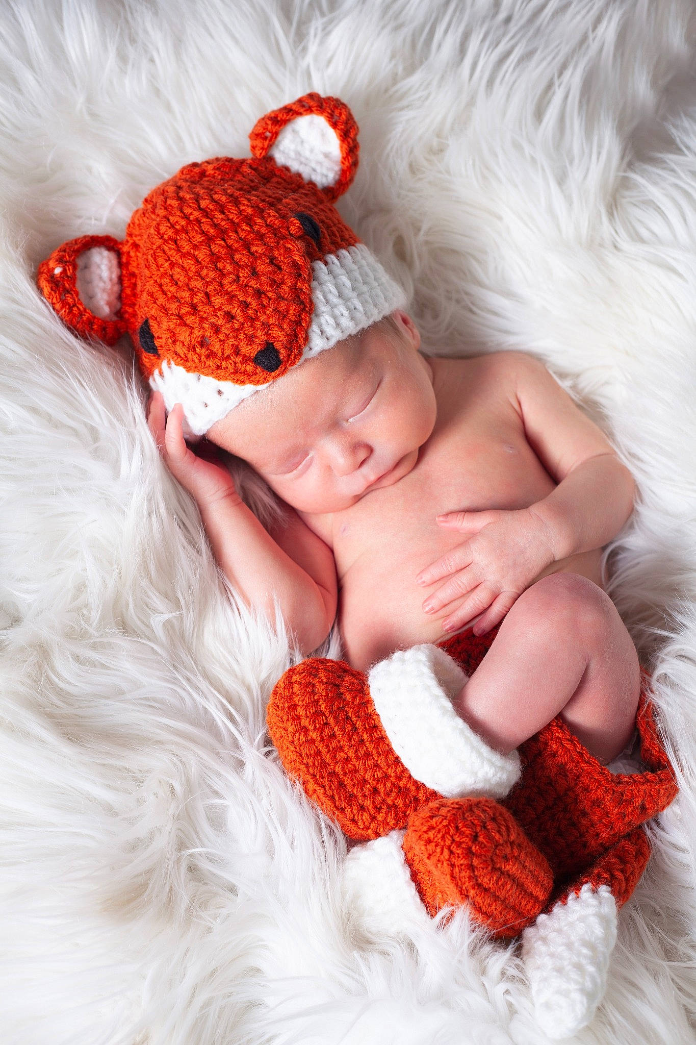 Sylas is registered to the contest to win money with this photo: baby, baby_sleeping, baby_toddler_clothing, cap, comfort, costume_hat, fashion_accessory, finger, hand, happy, headband, headpiece, headwear, human_body, jewellery, knit_cap, linens, pattern, person, pink