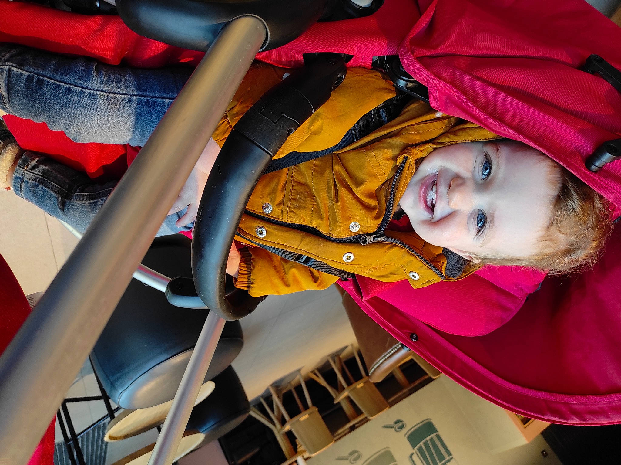 Edouard a rejoint le concours — aidez-le/la à gagner de superbes lots ! auto_part, black_hair, child, cool, eye, fashion, fashion_design, fun, happy, headgear, joy, leisure, magenta, mouth, people, person, photograph, room, smile, snapshot