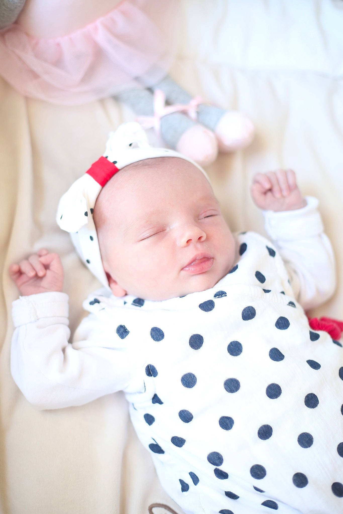 Maloé participe au concours pour gagner de l'argent avec cette photo : baby, baby_products, baby_toddler_clothing, beauty, child, design, pattern, person, photograph, photography, pink, polka_dot, product, red, skin, toddler
