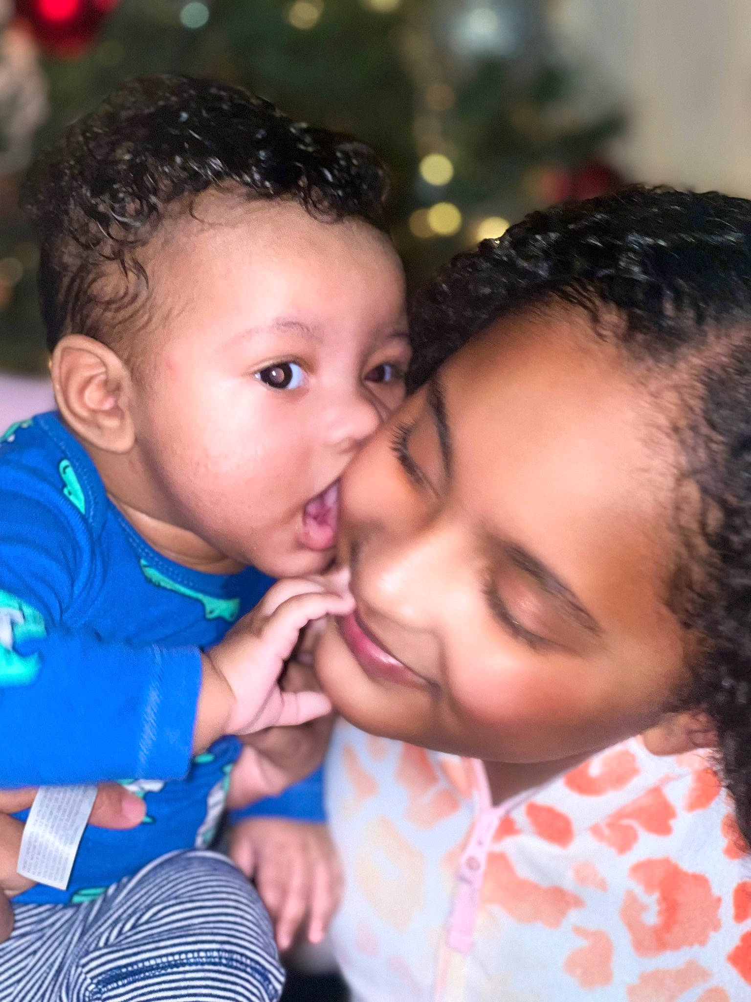 Hazel is registered to the contest to win money with this photo: black_hair, cheek, child, chin, eye, flash_photography, forehead, fun, gesture, hair, hairstyle, happy, iris, joy, kiss, lip, mouth, nose, people_in_nature, person