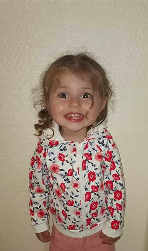 Clarrisse a rejoint le concours — aidez-le/la à gagner de superbes lots ! arm, baby_toddler_clothing, cheek, chin, dress, eye, face, facial_expression, happy, head, human_body, iris, joy, neck, nose, person, shoulder, skin, sleeve, smile