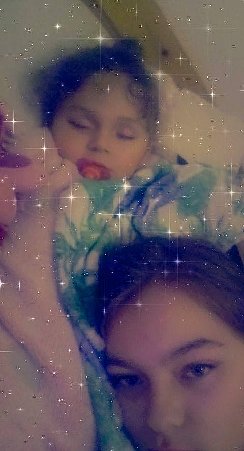 Sabrine a rejoint le concours — aidez-le/la à gagner de superbes lots ! cheek, cloud, eye, eyebrow, eyelash, face, flash_photography, fun, hairstyle, happy, head, headgear, iris, lip, nose, people, person, sky, sunlight, tree