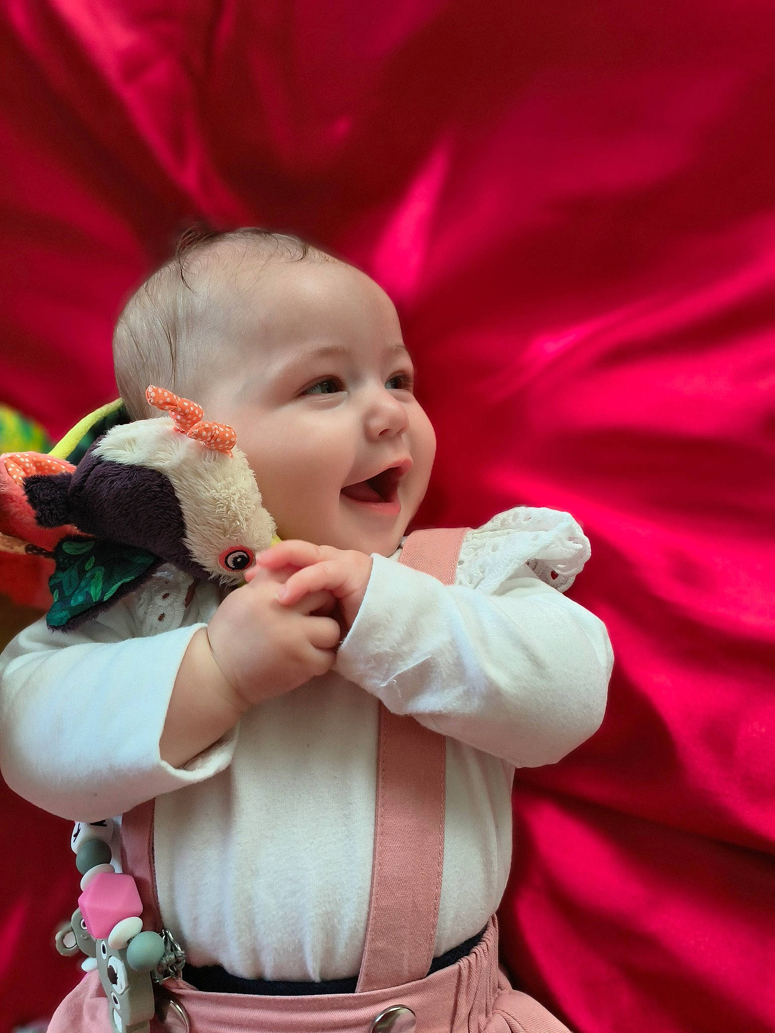 Kelsy participe au concours pour gagner de l'argent avec cette photo : baby, baby_products, baby_toddler_clothing, child, event, eye, fun, fur, gesture, happy, jewellery, laugh, love, magenta, person, petal, pink, sleeve, smile, toddler