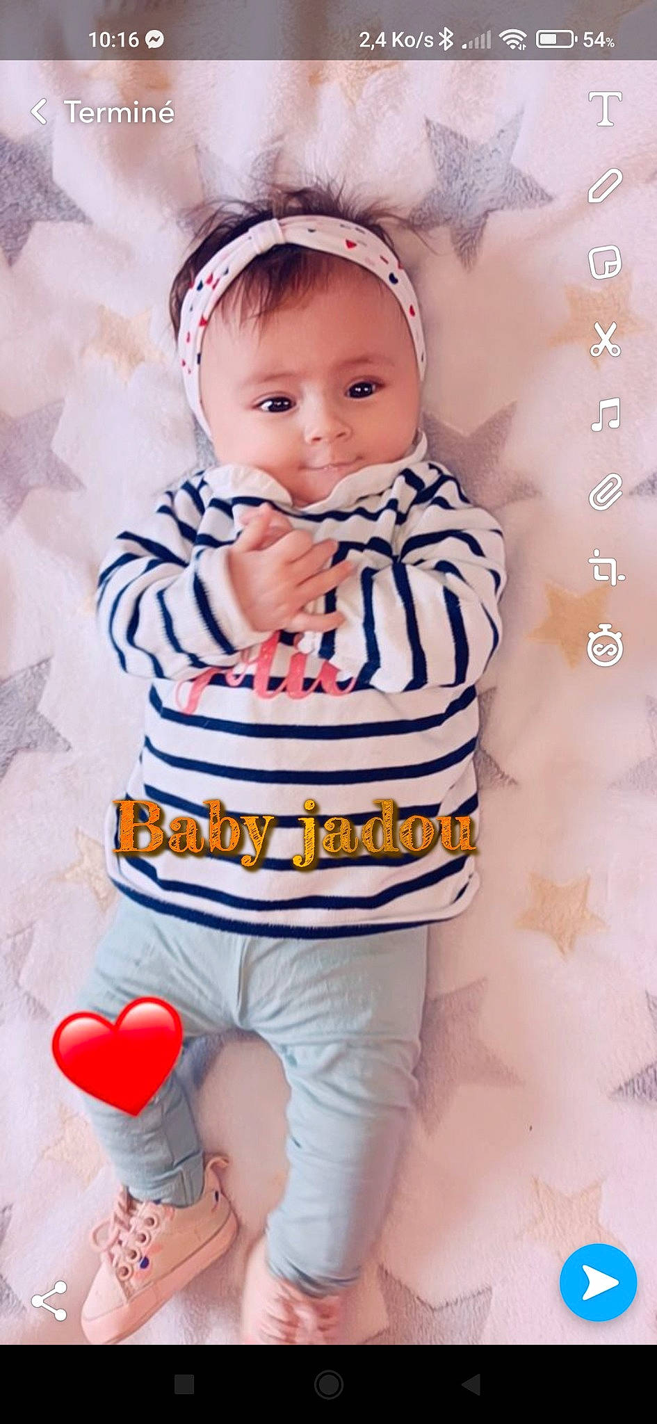 Jade a rejoint le concours — aidez-le/la à gagner de superbes lots ! baby, baby_products, baby_toddler_clothing, balloon, cap, cheek, child, cool, flash_photography, font, happy, neck, pattern, person, pink, skin, sleeve, t_shirt, textile, toddler