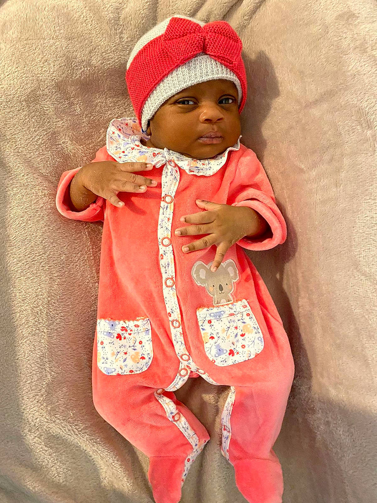 Kadija participe au concours pour gagner de l'argent avec cette photo : baby, baby_toddler_clothing, child, headgear, headwear, outerwear, peach, person, pink, skin, smile, toddler