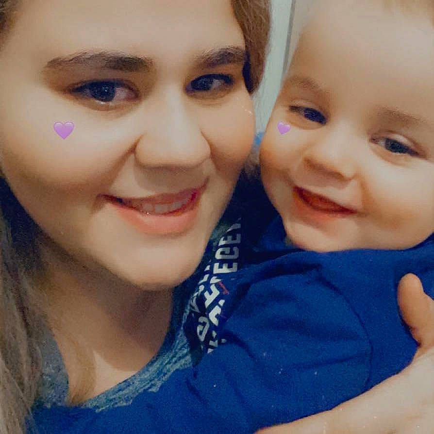 Adriano participe au concours pour gagner de l'argent avec cette photo : blue, cheek, cool, eye, eyelash, face, finger, forehead, gesture, hand, happy, hat, iris, joy, lip, mouth, neck, nose, person, skin