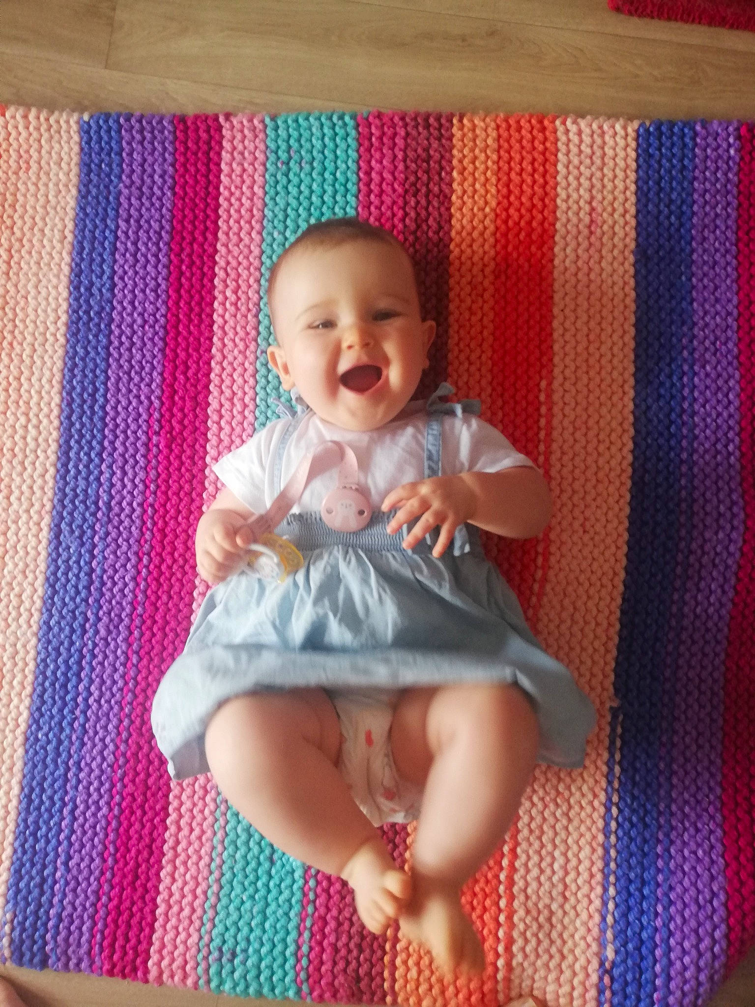 Arwen a rejoint le concours — aidez-le/la à gagner de superbes lots ! baby, baby_toddler_clothing, cheek, dress, eye, face, finger, hand, happy, head, iris, magenta, person, pink, purple, skin, sleeve, smile, textile, toddler