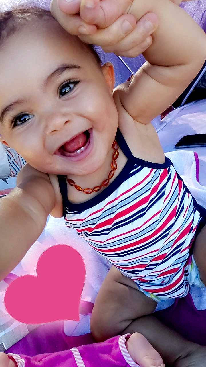 Ayana a rejoint le concours — aidez-le/la à gagner de superbes lots ! abdomen, beauty, cheek, child, cool, day, finger, fun, girl, hand, happiness, infant, joy, leg, mouth, person, pink, product, skin, smile