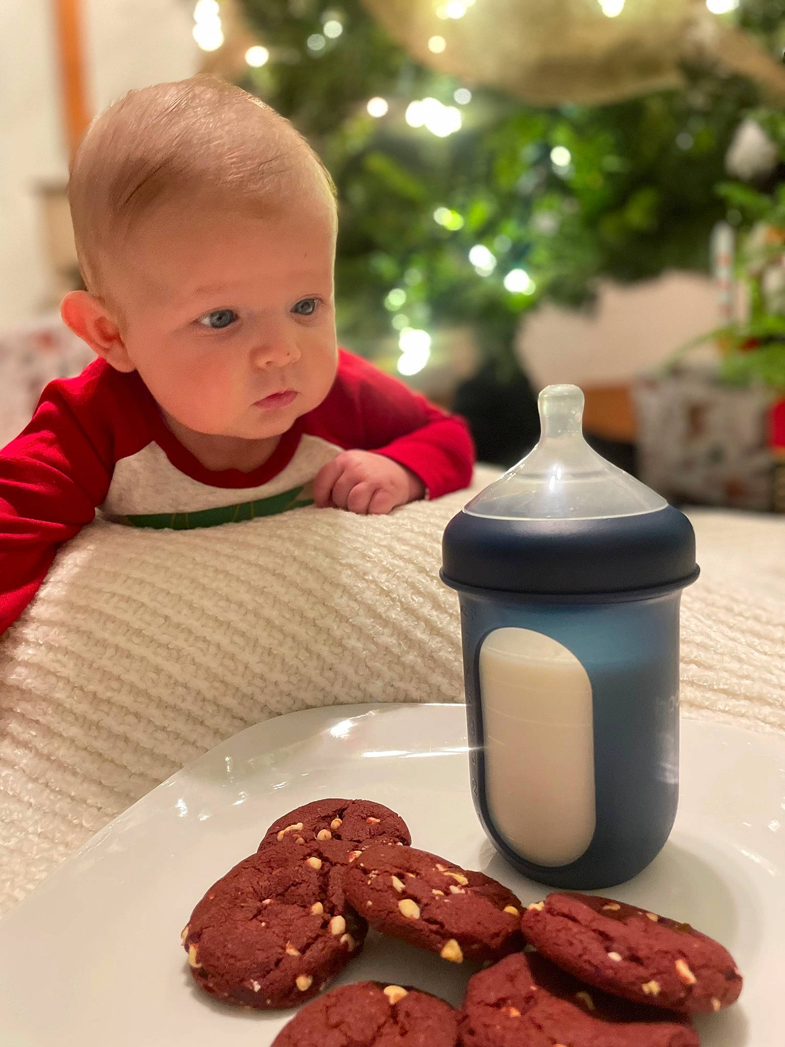 Kace is registered to the contest to win money with this photo: baby, baking, child, comfort_food, cuisine, dessert, dish, drinkware, food, ingredient, junk_food, liquid, meat, person, plate, serveware, sweetness, table, tableware, toddler