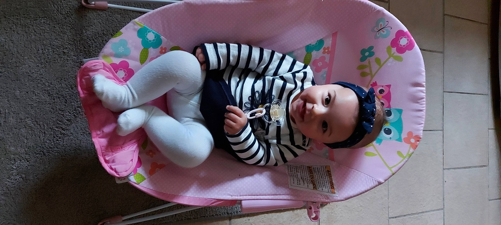 Nelly participe au concours pour gagner de l'argent avec cette photo : baby, baby_products, baby_sleeping, baby_toddler_clothing, baby_toys, child, comfort, head, lap, linens, person, pink, play, sitting, sock, stuffed_toy, textile, thigh, toddler, toy