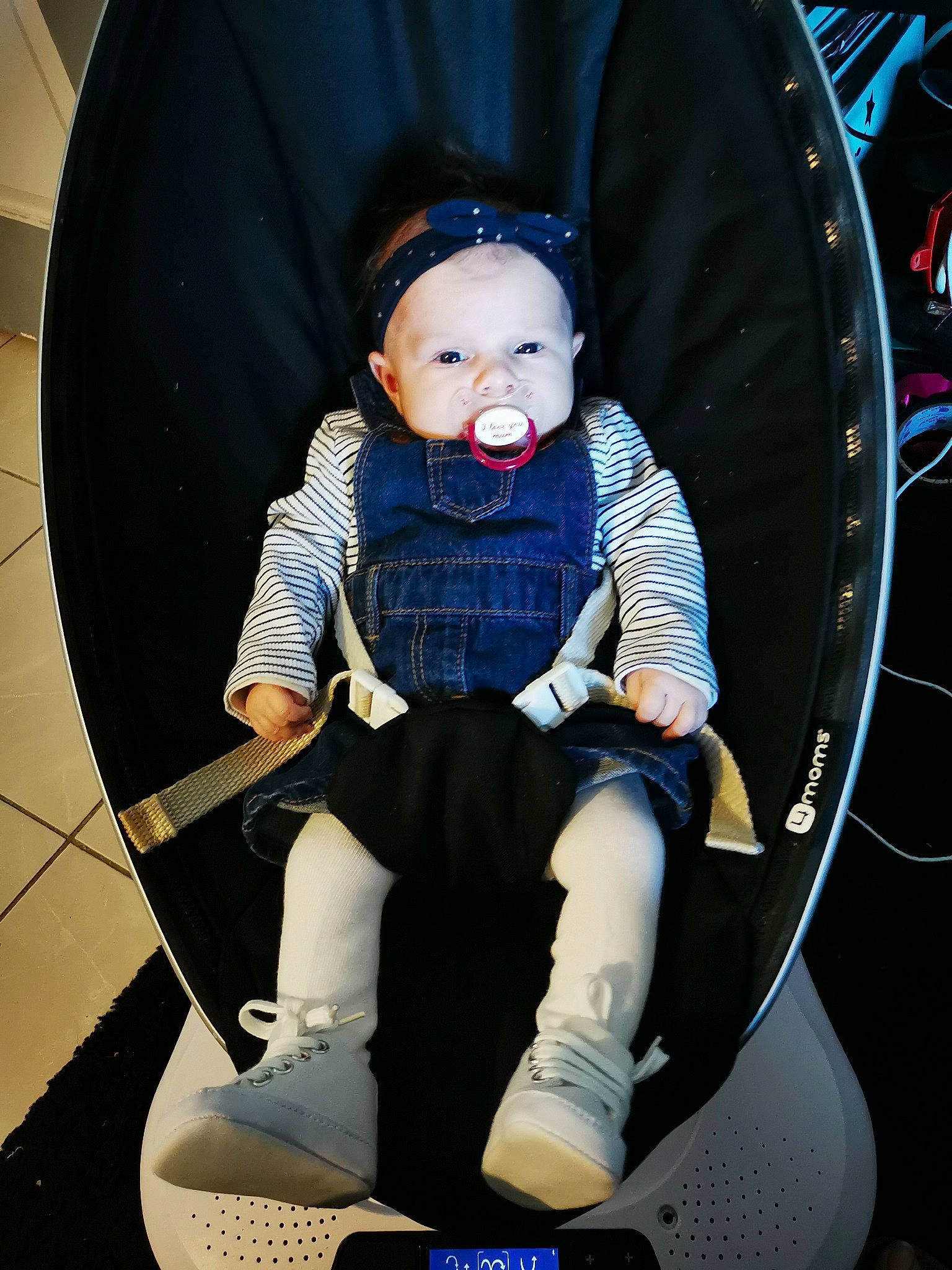 Léa a rejoint le concours — aidez-le/la à gagner de superbes lots ! action_figure, baby_carriage, baby_products, baby_toddler_clothing, carmine, circle, doll, electric_blue, fictional_character, figurine, fun, human_leg, lap, leg, person, personal_protective_equipment, shoe, sitting, sneakers, space