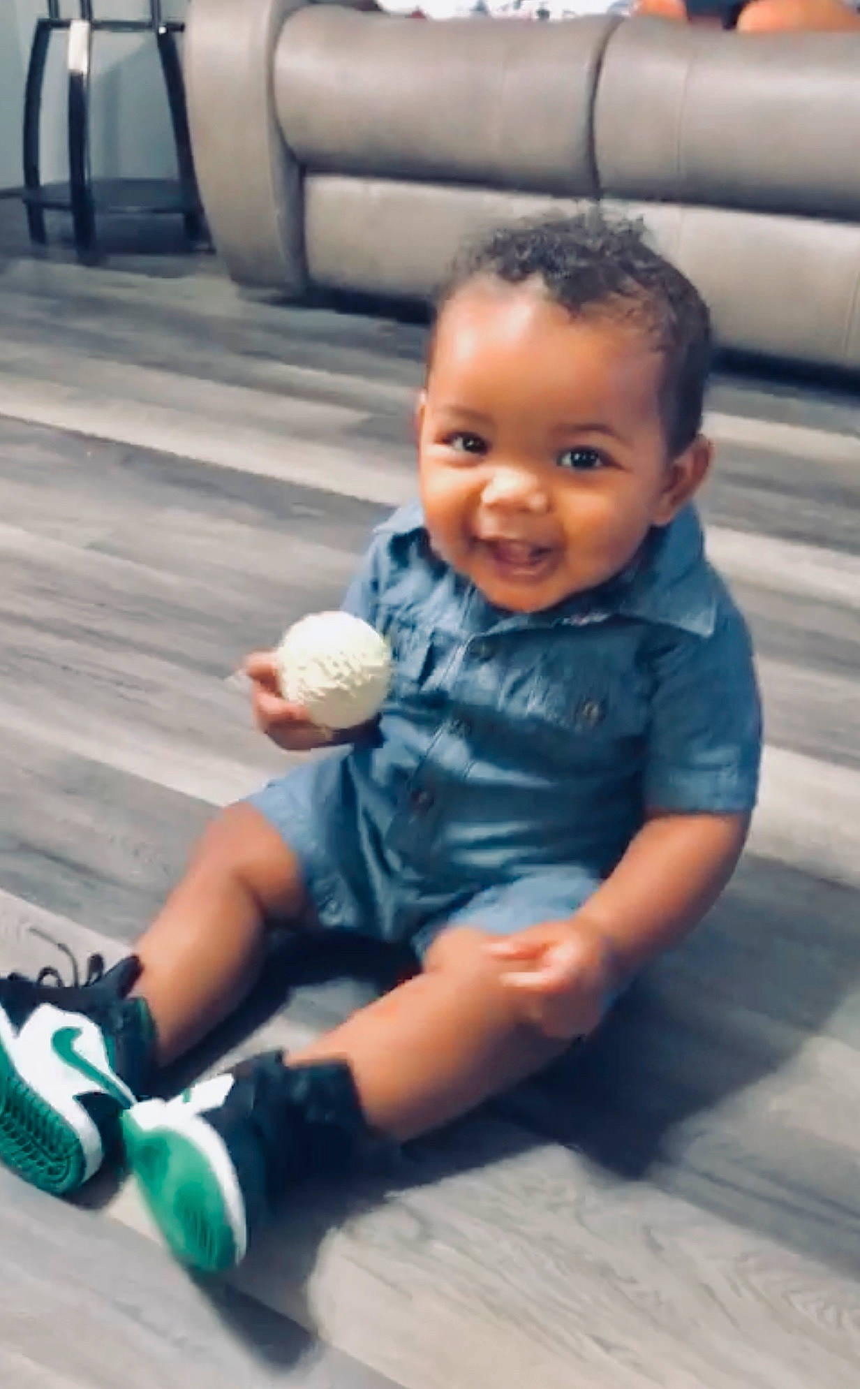 Kyro is registered to the contest to win money with this photo: ankle, athletic_shoe, baby, baby_toddler_clothing, cheek, child, finger, foot, joint, joy, knee, knee_pad, person, play, roller_skates, roller_skating, roller_sport, sock, thumb, toddler