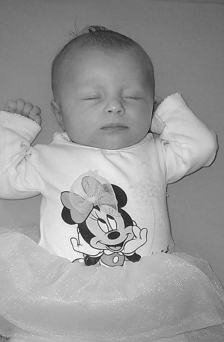 Chelsea a rejoint le concours — aidez-le/la à gagner de superbes lots ! arm, baby, baby_toddler_clothing, black_and_white, cheek, eye, face, finger, flash_photography, hand, happy, head, human_body, lip, mouth, neck, person, sleeve, stomach, style